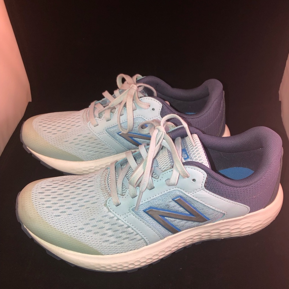 New Balance 520 Comfort Ride sneakers Women’s Sz 9.5 Light & Dark Blue Like New